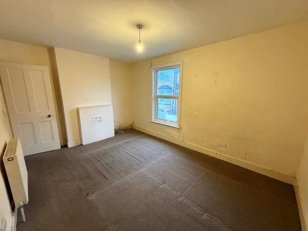 Lot: 47 - THREE STOREY HOUSE FOR REFURBISHMENT - Bedroom two